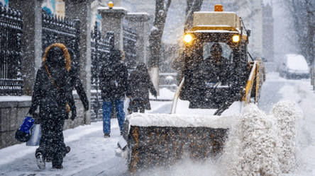 Бушует циклон в Украине — синоптики предупреждают о сильных снегопадах в ряде областей - 285x160