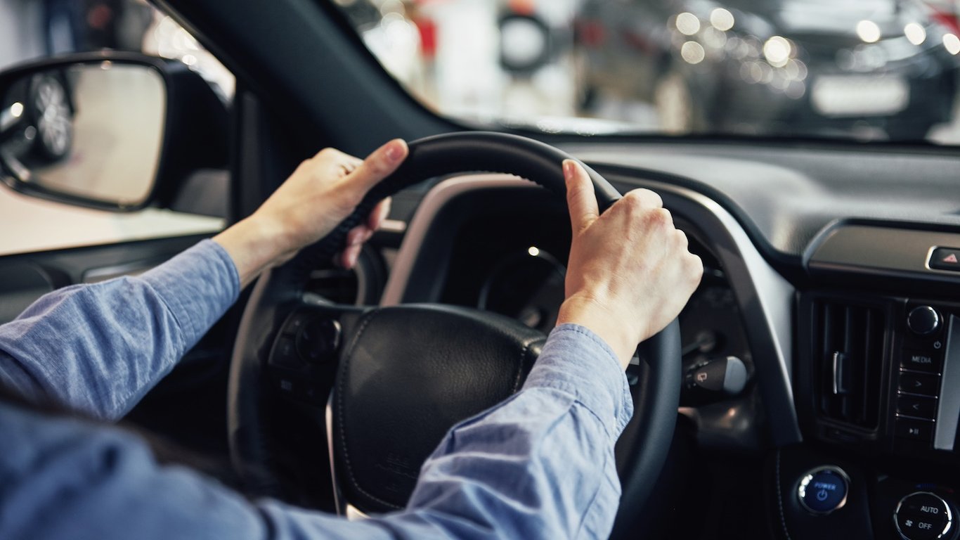 Чутно тріск після вимкнення двигуна авто: коли це проблема