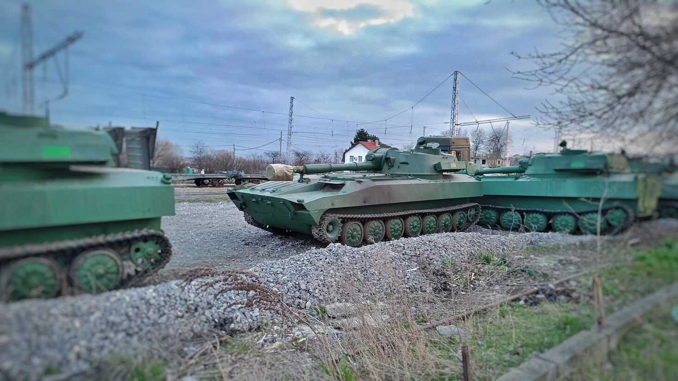 Болгарія відправляє Україні розконсервовану артилерію та бронетехніку