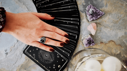 4 zodiac signs about to unlock new life paths — Tarot - 285x160