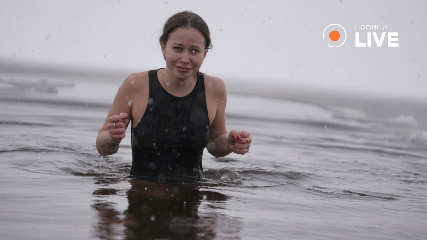 У Києві на Водохреще жителі пірнають в ополонку —фоторепортаж - фото 3