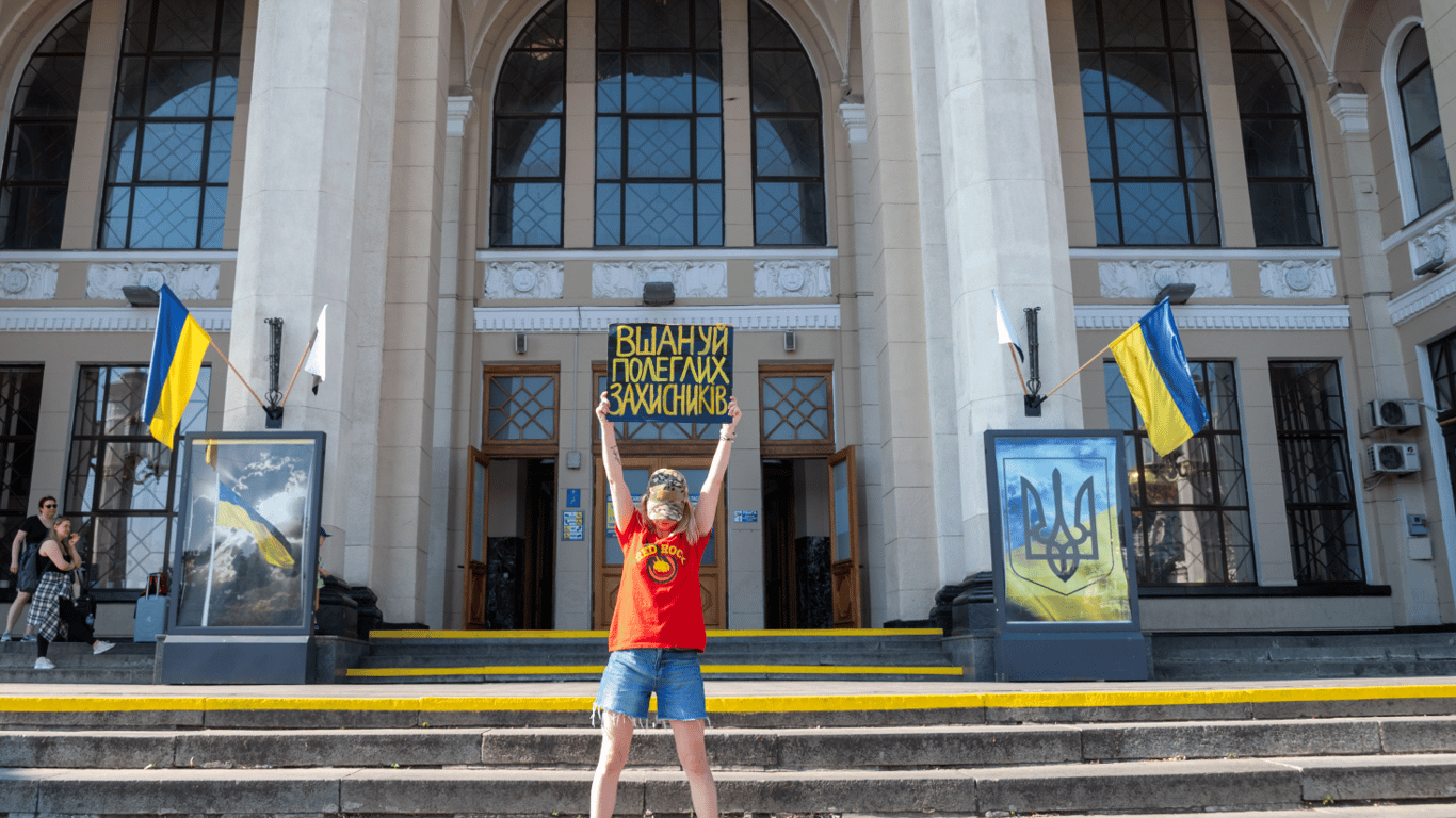 В Одесі вшанували полеглих героїв — фоторепортаж з акції - фото 9