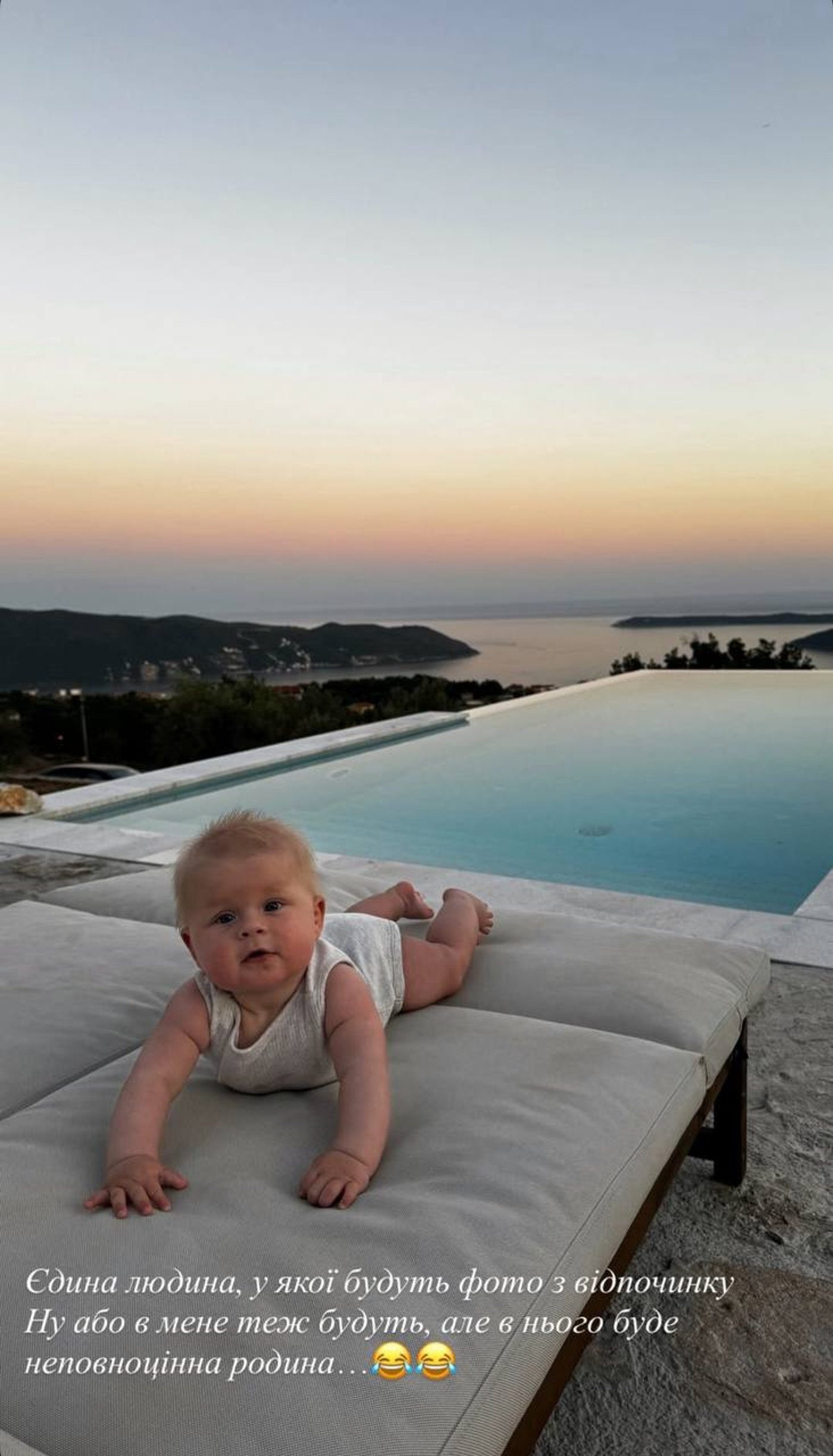 Остапчук з сином і дружиною вирушив на відпочинок - фото