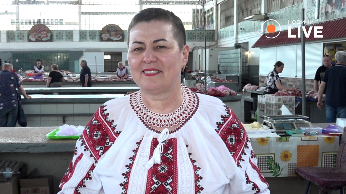 Полуниця по 170, уманські помідори: ціни на Черемушках - фото 8