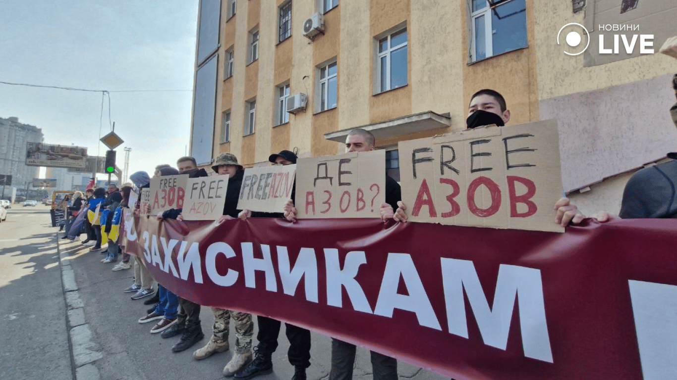 FreeAzov — в Одессе прошла акция в поддержку украинских военнопленных - фото 1