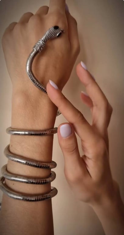 Необычное украшение на руку