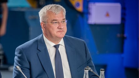 Сибига ответил Сийярто после обвинений Зеленского - 285x160