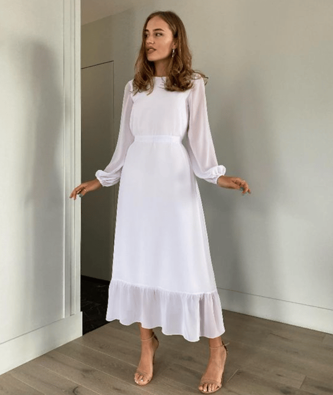 Девушка в белом невесомом платье