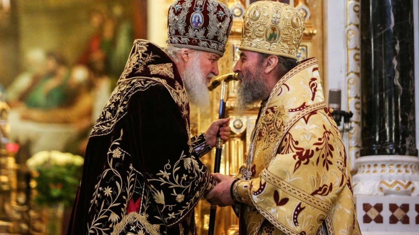 В Закарпатье депутаты облсовета запретили московский патриархат