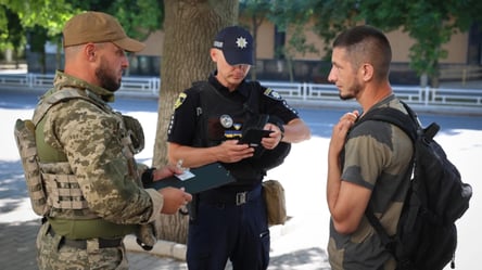 Поліцейський повідомив про розшук від ТЦК — як уникнути затримання - 285x160