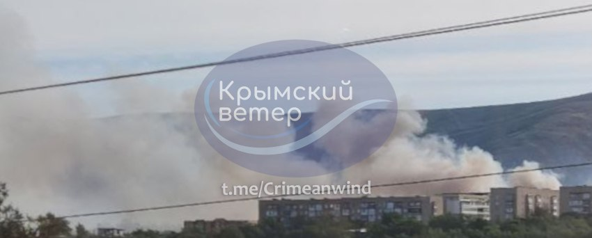 ЗСУ атакувала військову базу в Криму — вибухи ще тривають - фото 3