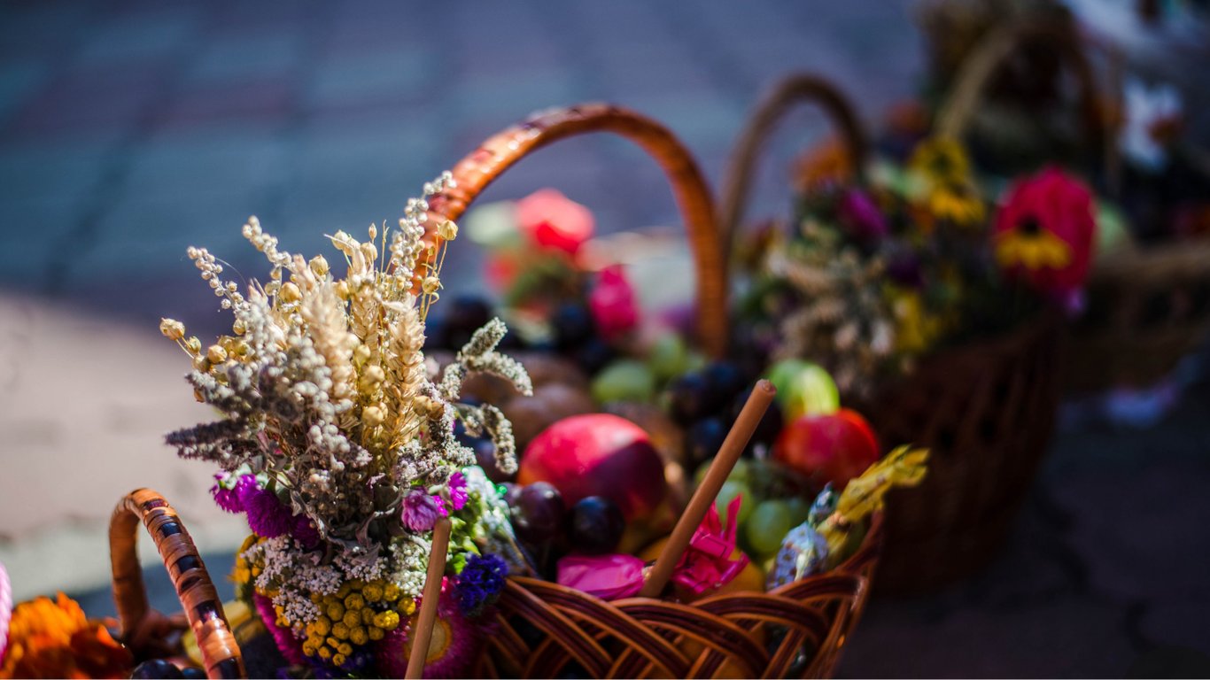 Что можно святить в церкви на Яблочный Спас