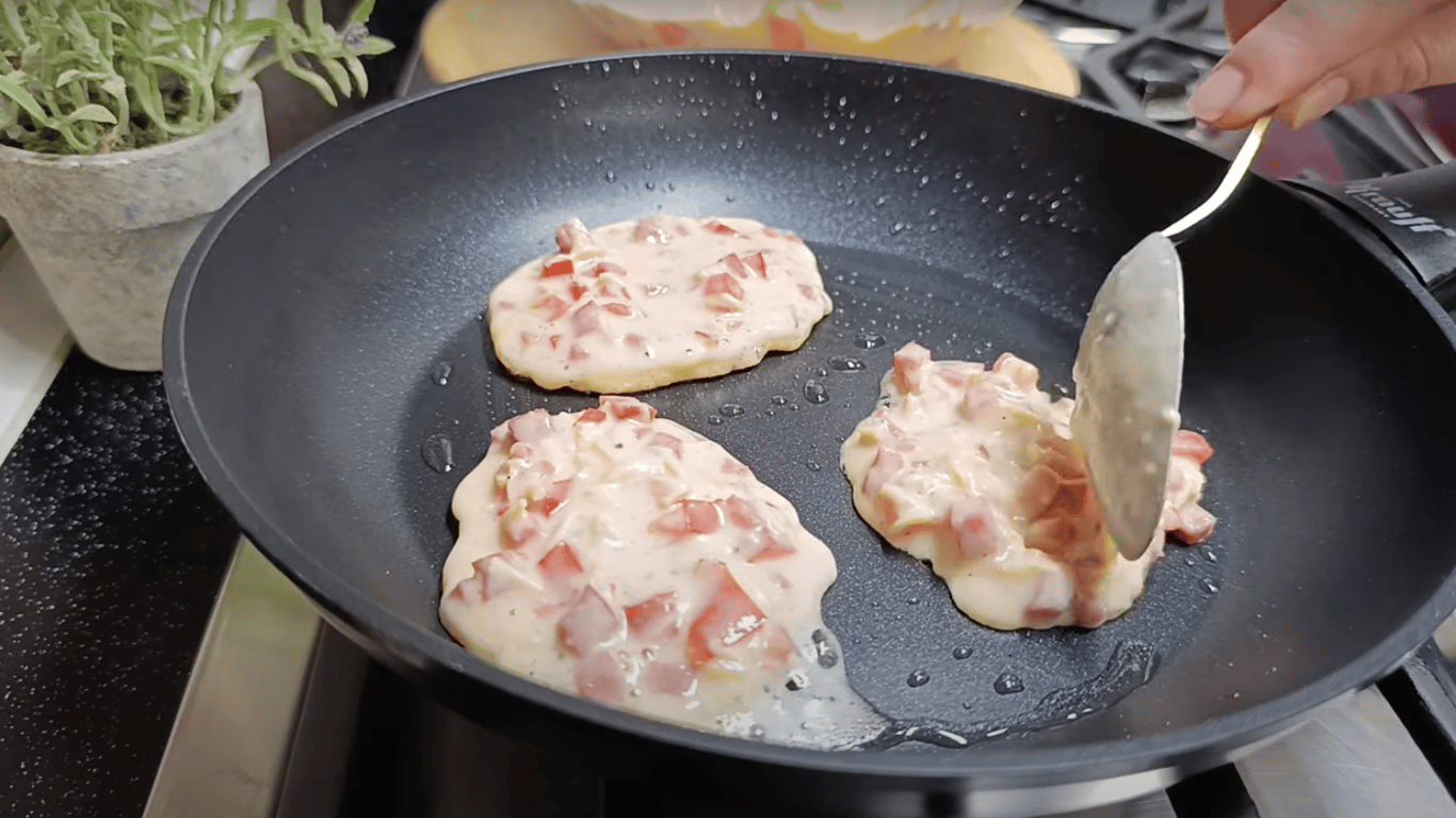 оладки з ковбасою