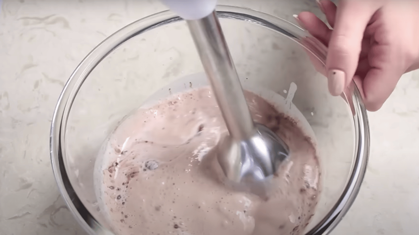 низькокалорійне суфле з ряжанки, легкий десерт без цукру