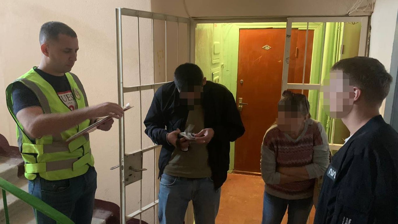 "Збираю кошти на лікування сина": столичні поліцейські затримали інтернет-шахрая