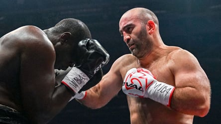 Росіянин Гассієв вперше захистив чемпіонський титул, який залишив Усик - 285x160