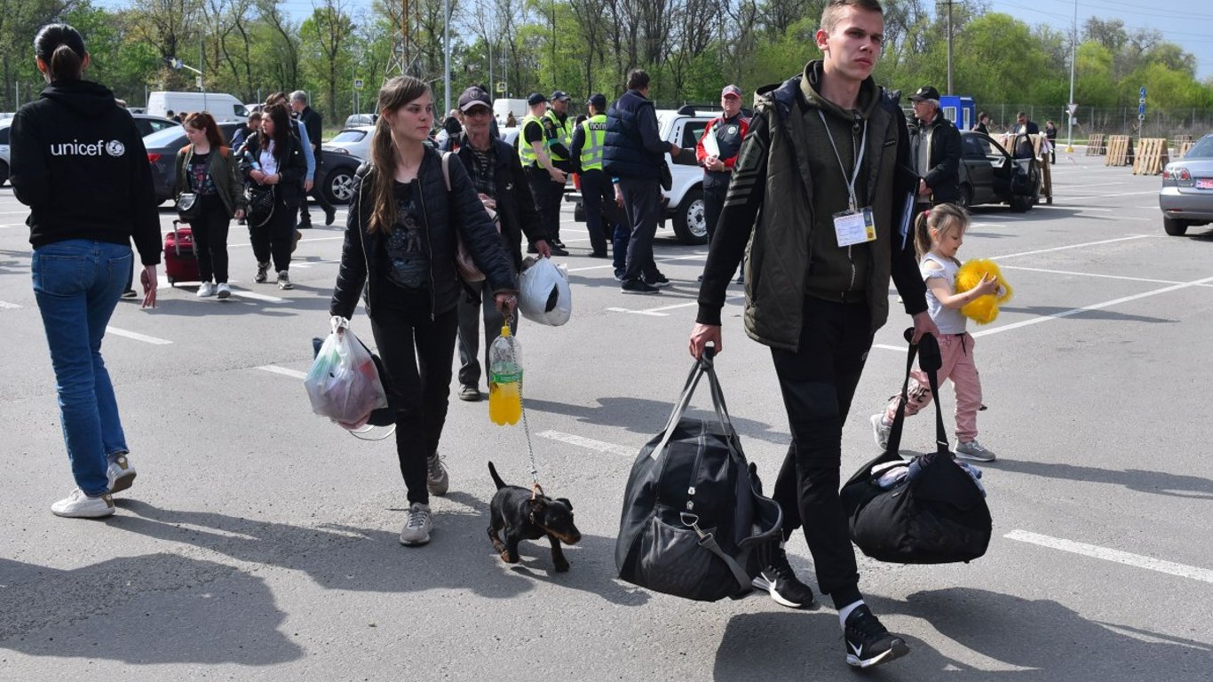 Пастки для біженців: як польські агенції обманюють українців із зарплатою