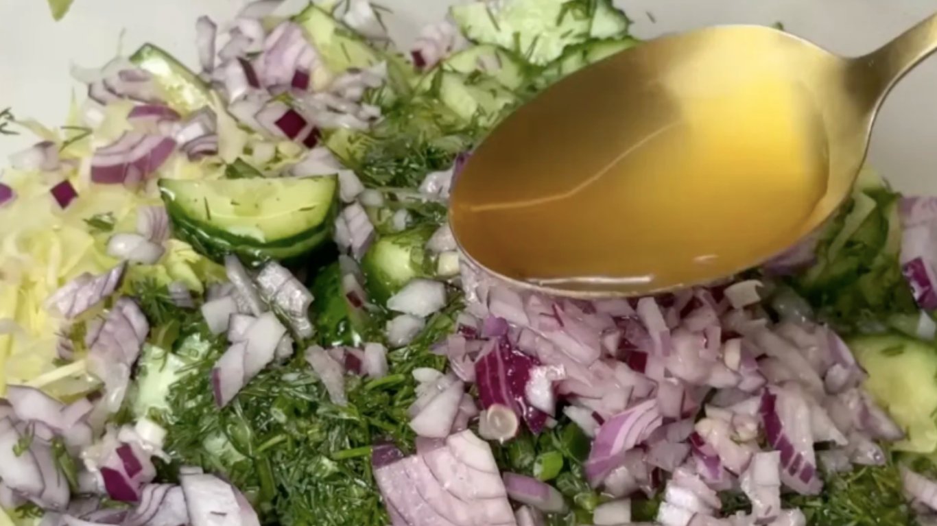 рецепт салату з молодої капусти