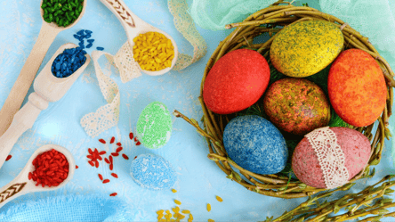 Різнобарвні та патріотичні: як пофарбувати яйця на Великдень за допомогою рису - 285x160