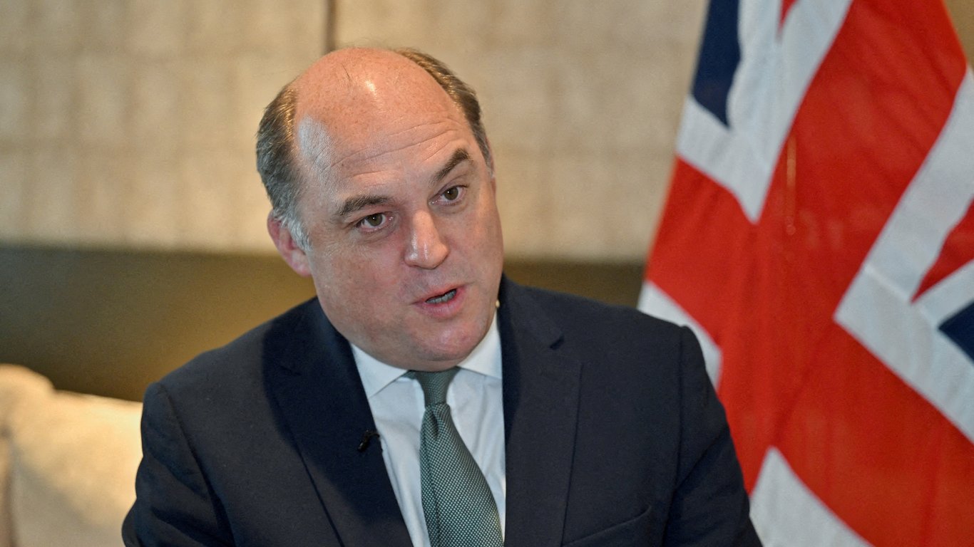 Министр обороны Британии Бен Уоллес может уйти в отставку этой осенью