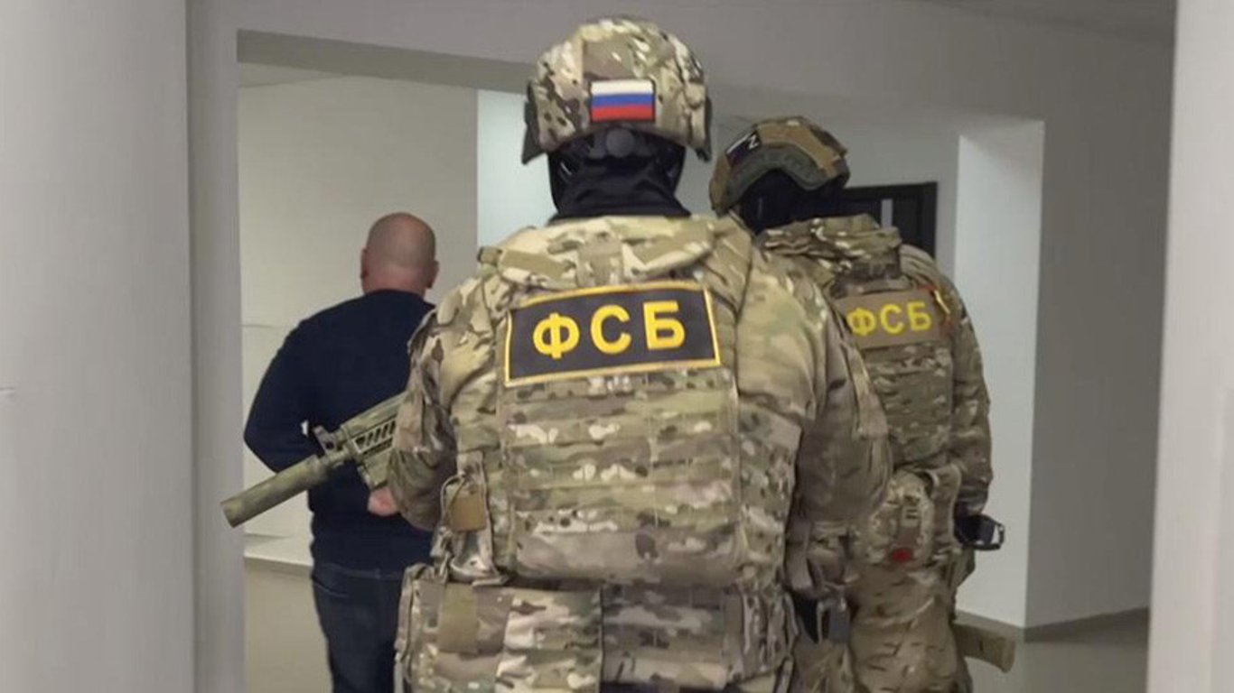 В РФ затримали експолковника ФСБ, який "зливав" кулуарне життя Кремля в соцмережі