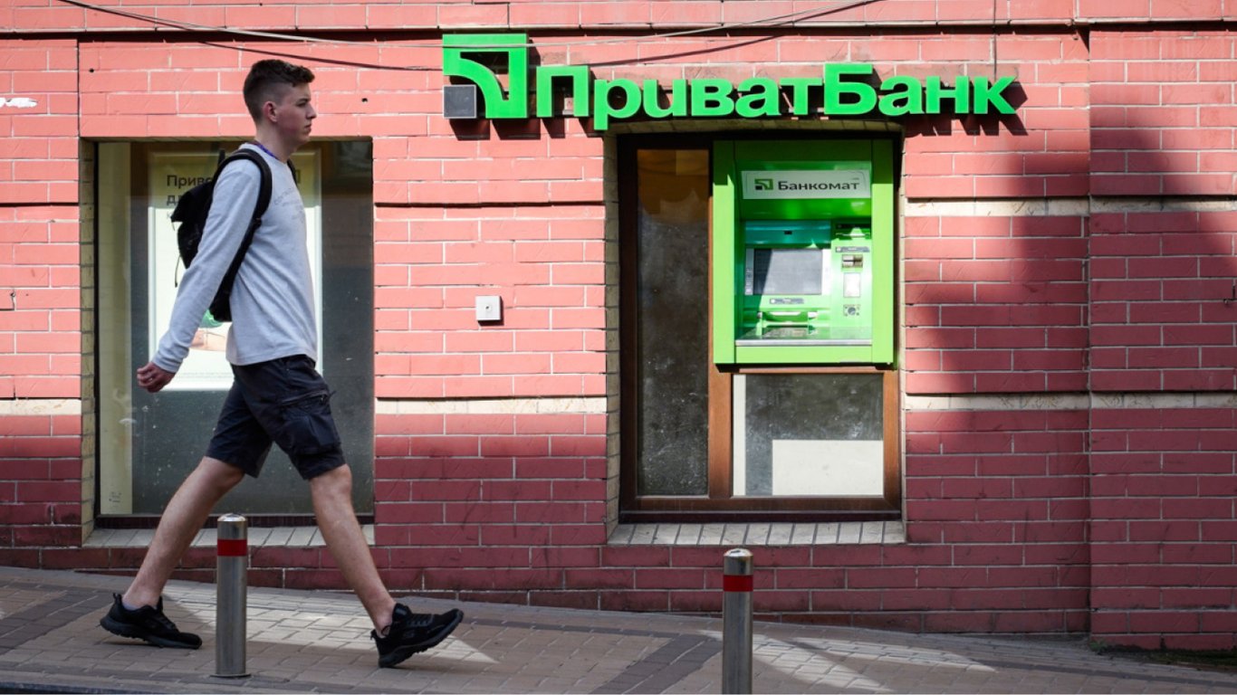 Банки сворачивают работу — сеть ПриватБанка существенно сократилась