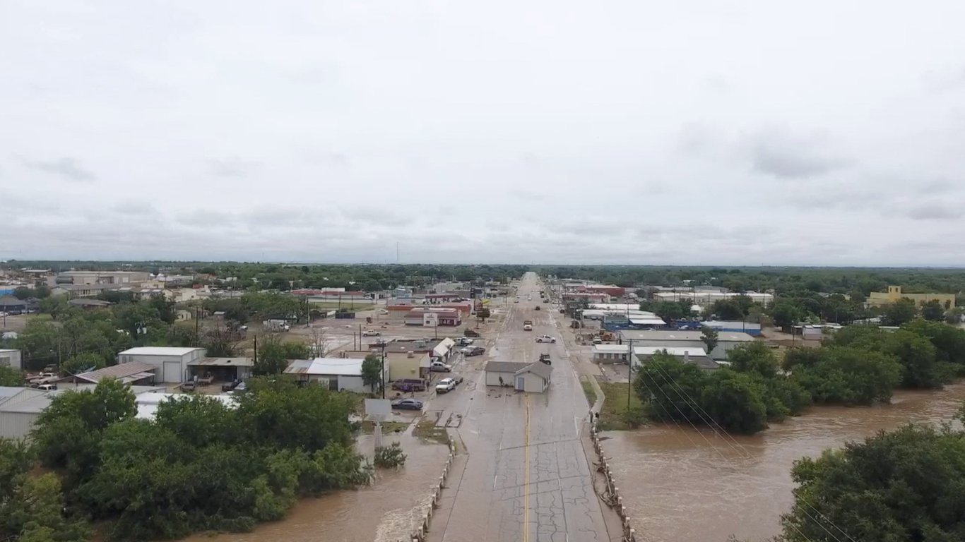 Потужний дощ в Техасі