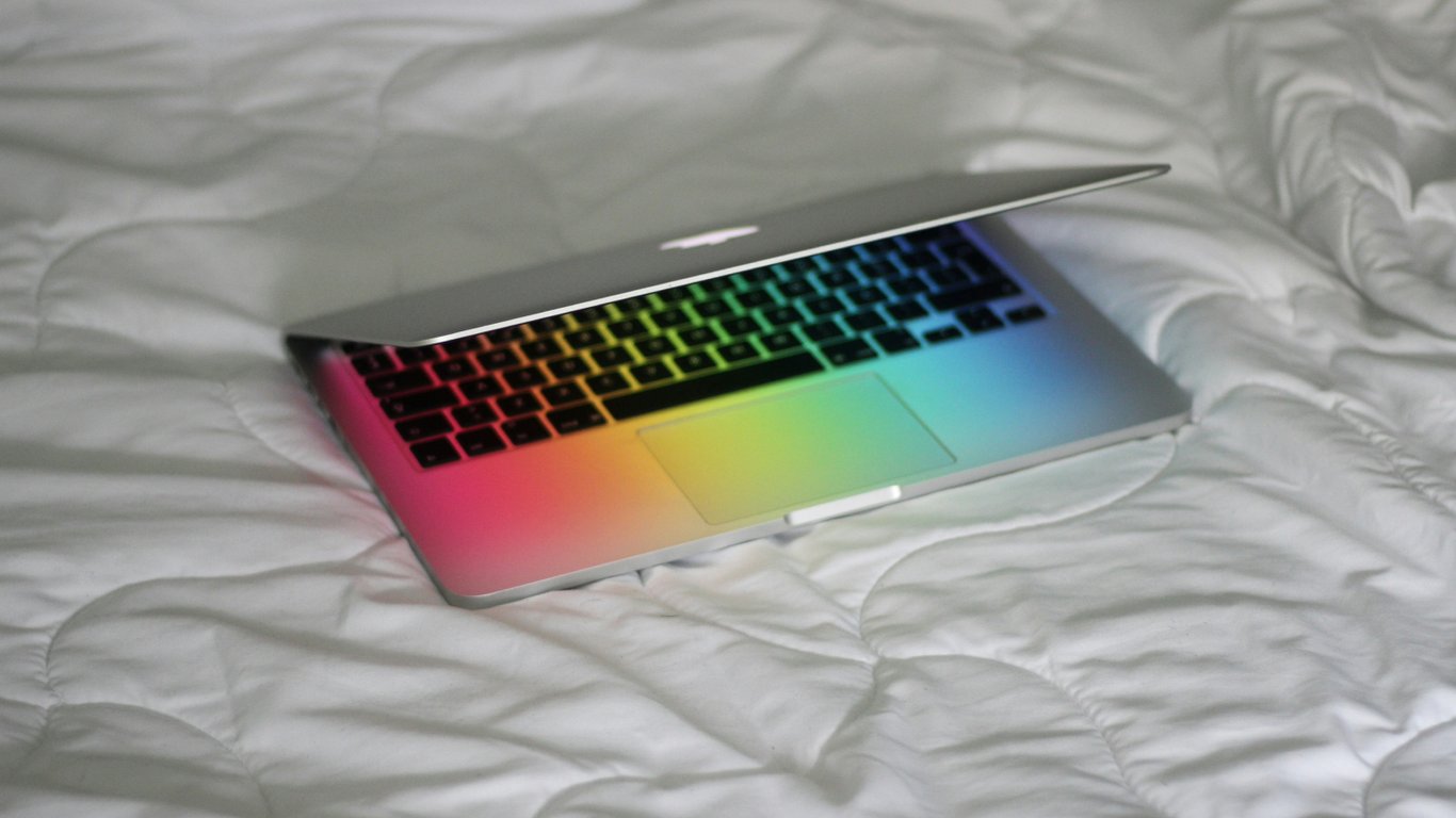 Почему не стоит работать с ноутбуком в постели