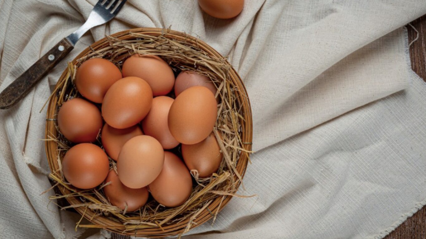 чи можна їсти яйця з цятками на жовтках