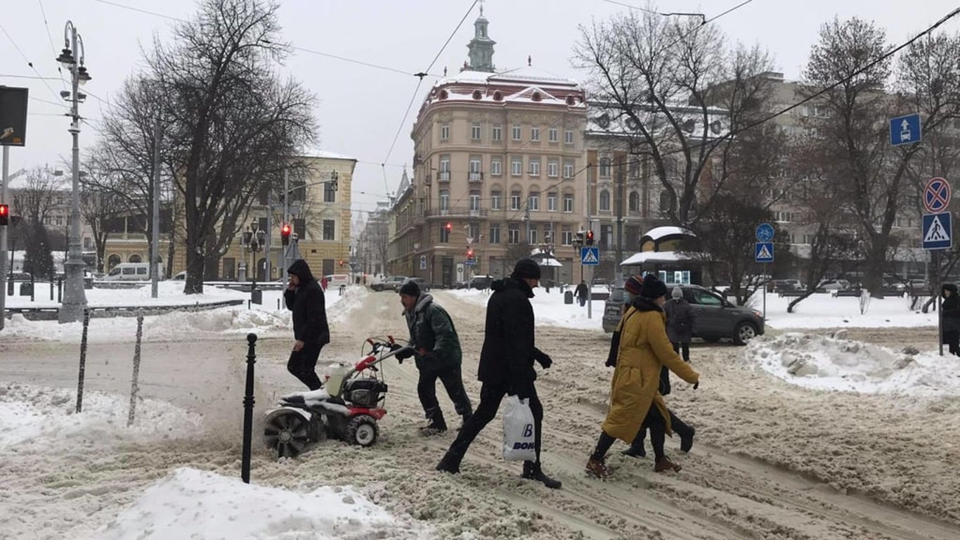 Снегопад во Львове Садовый дал выговоры коммунальщикам