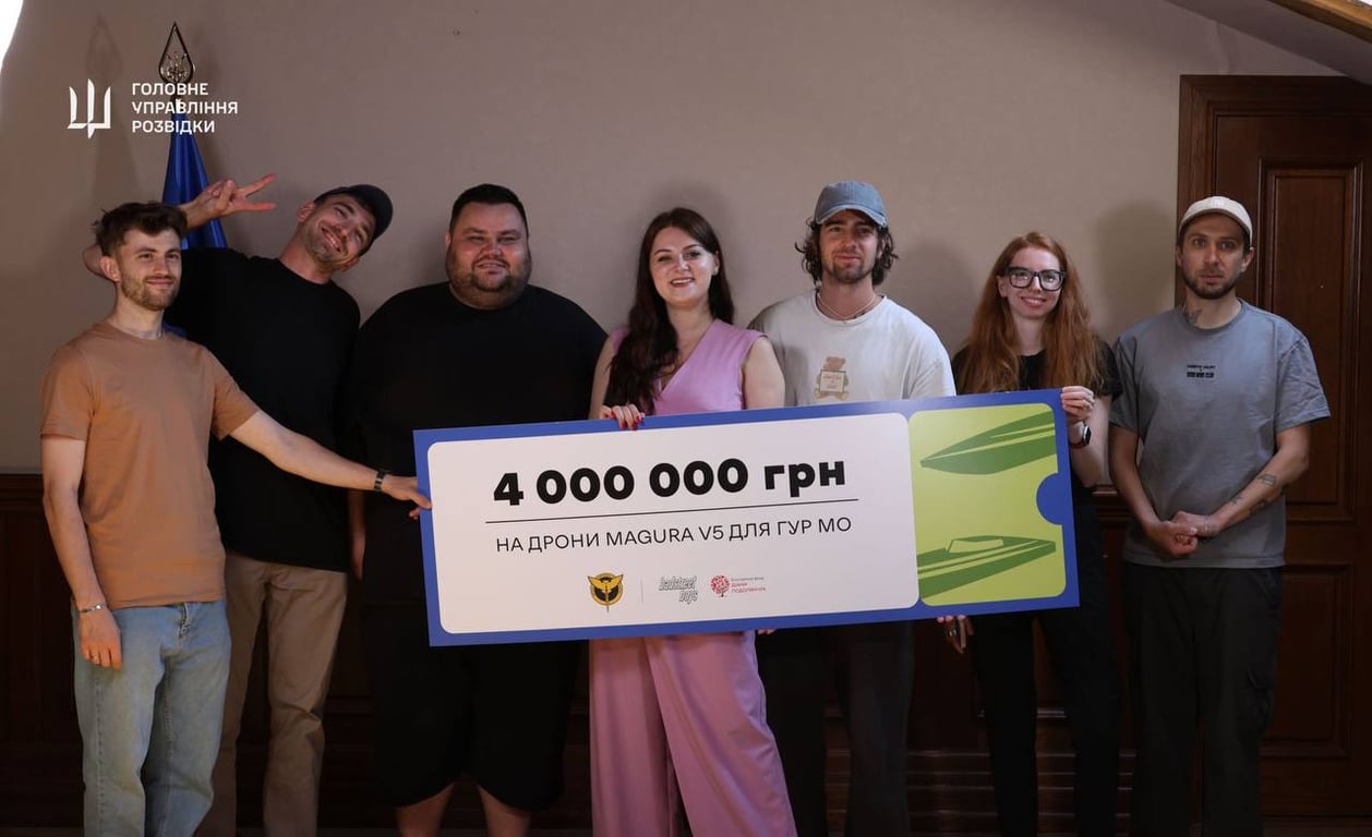 Неожиданный дуэт Дантеса и Виктора Ющенко собрал кругленькую сумму на дроны для ВСУ - фото 1