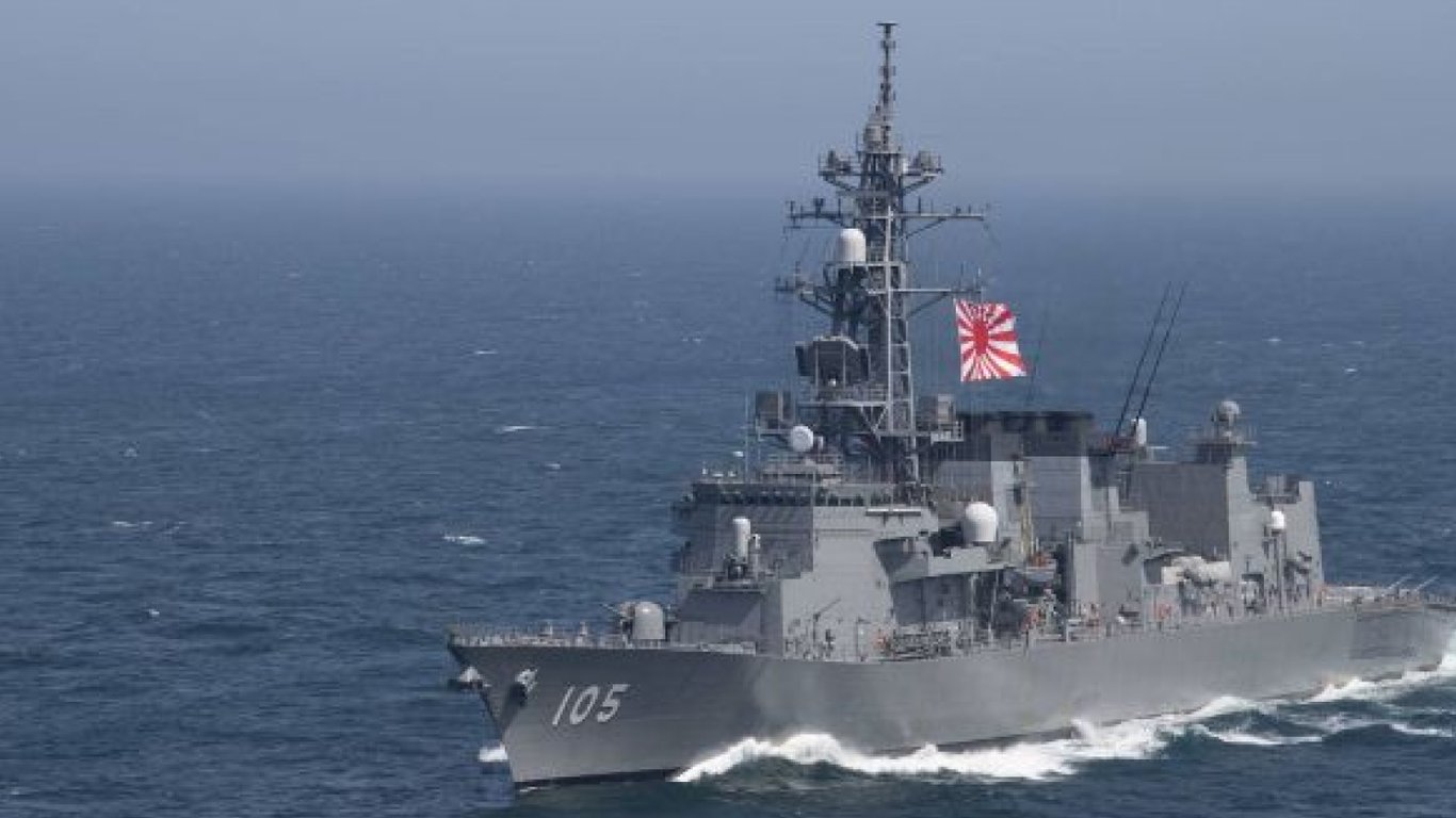 Японский военный эсминец сел на мель — судно ударилось о камни на морском дне