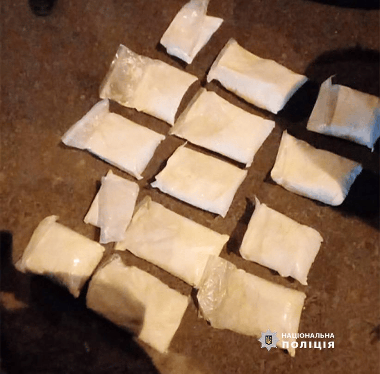 В Києві затримали двох дилерів з десятками кілограмів наркотиків