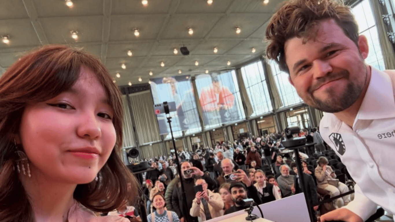 Чемпион мира по шахматам пожаловался на девушку за селфи