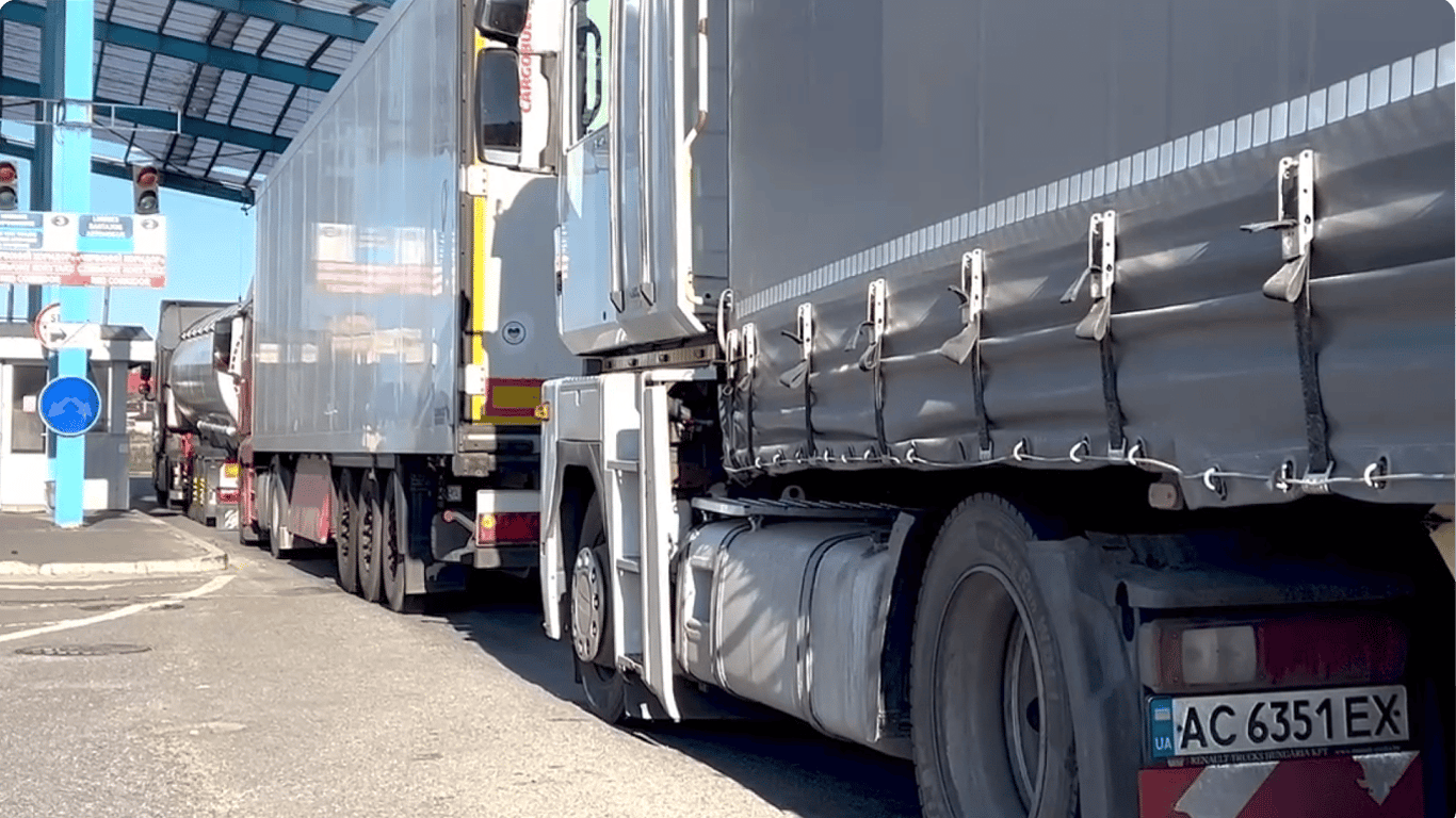 На кордоні з Польщею продовжується ускладнення руху — в черзі 510 вантажівок