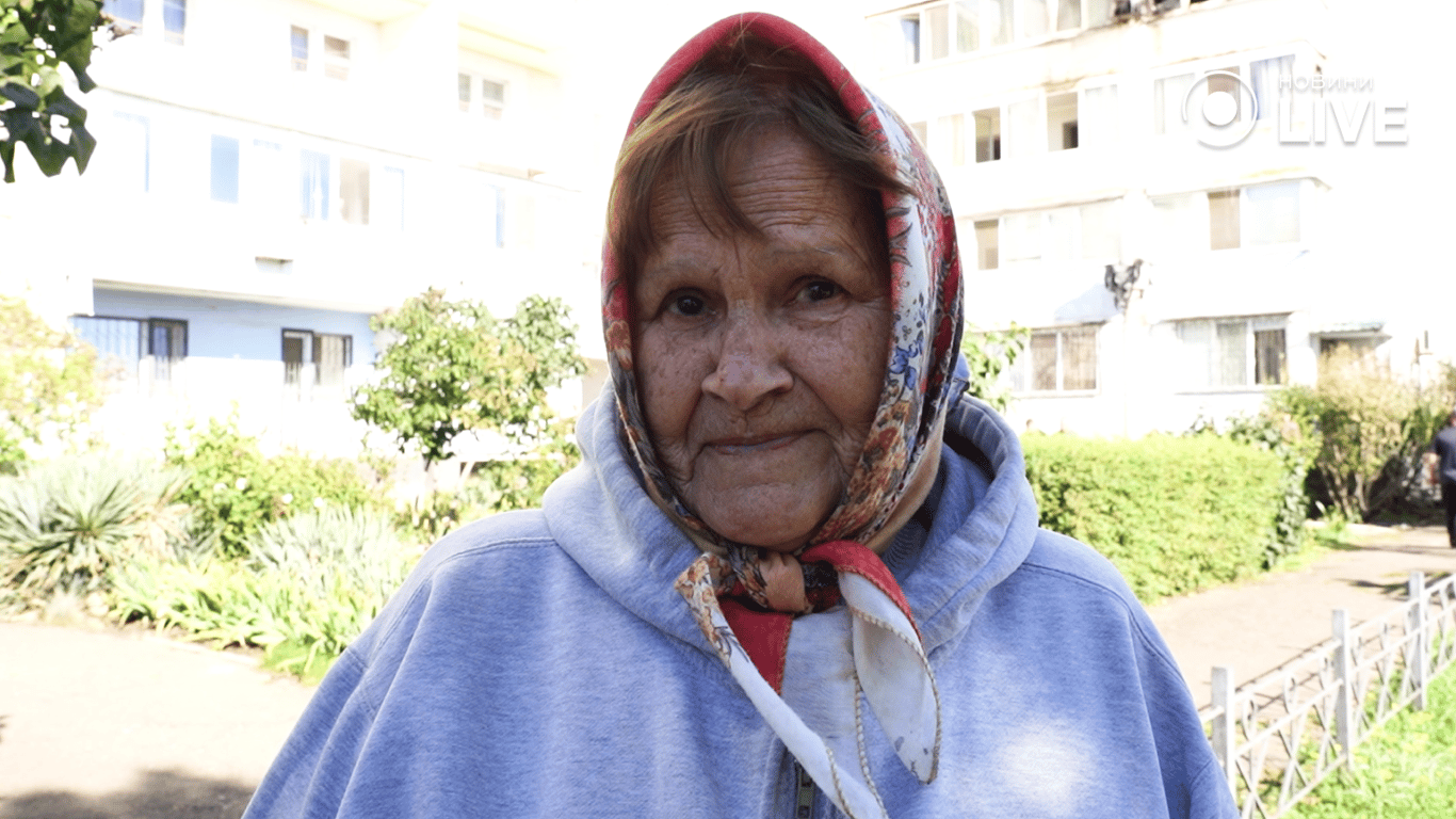 Мешканка сусіднього будинку Вікторія Прокопівна. Фото: Новини.LIVE/Юлія Браславська