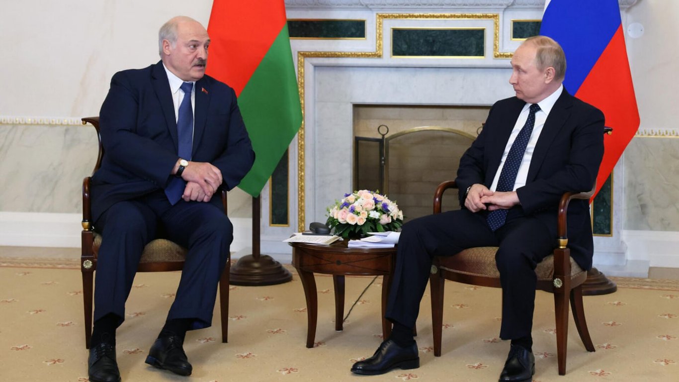 Путин на встрече с Лукашенко цинично высказался об атаках на объекты энергетики Украины