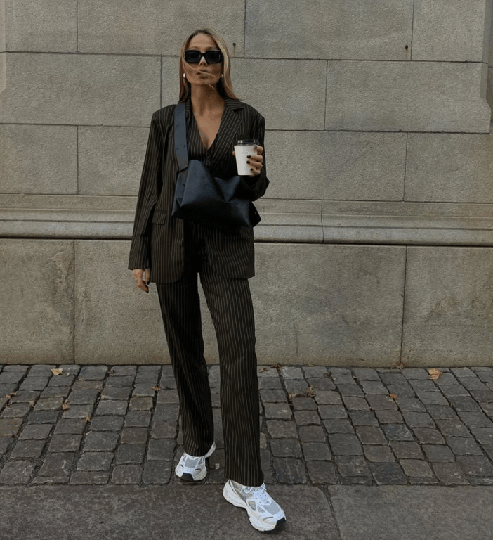 Ідеальний образ можна створити з костюмом