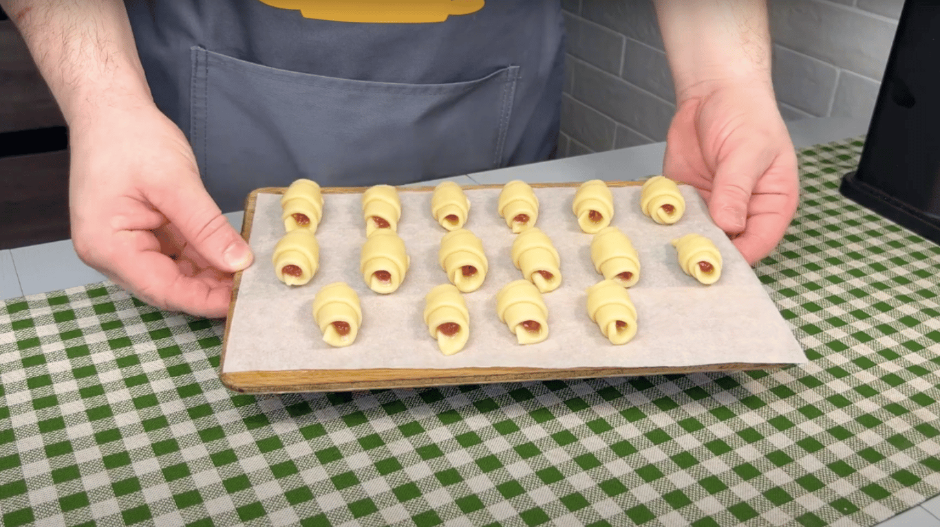 простий рецепт рогаликів з повидлом, які довго не черствіють