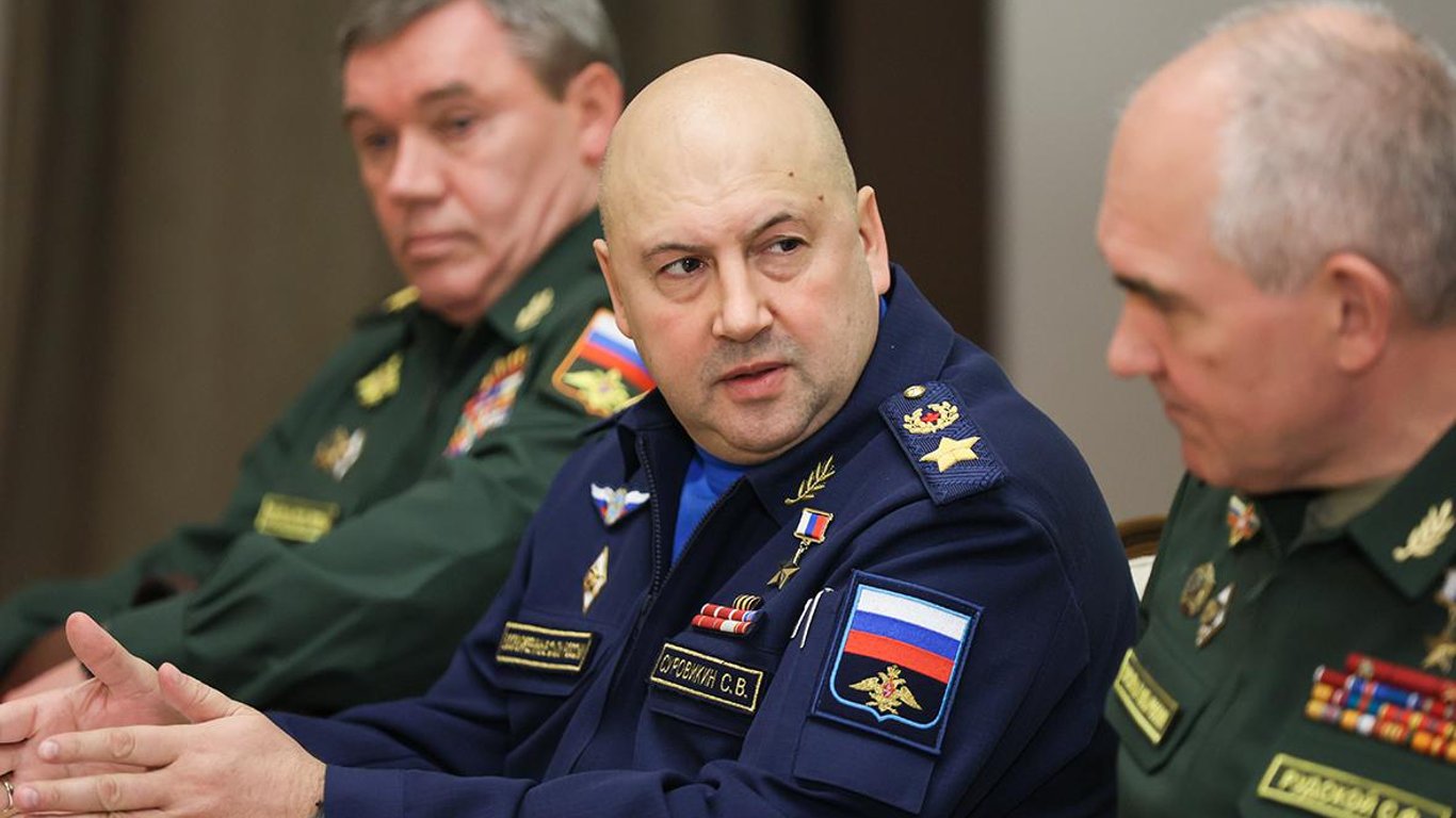 Аналітики розповіли, як відреагували російські блогери на усунення Суровікіна з посади