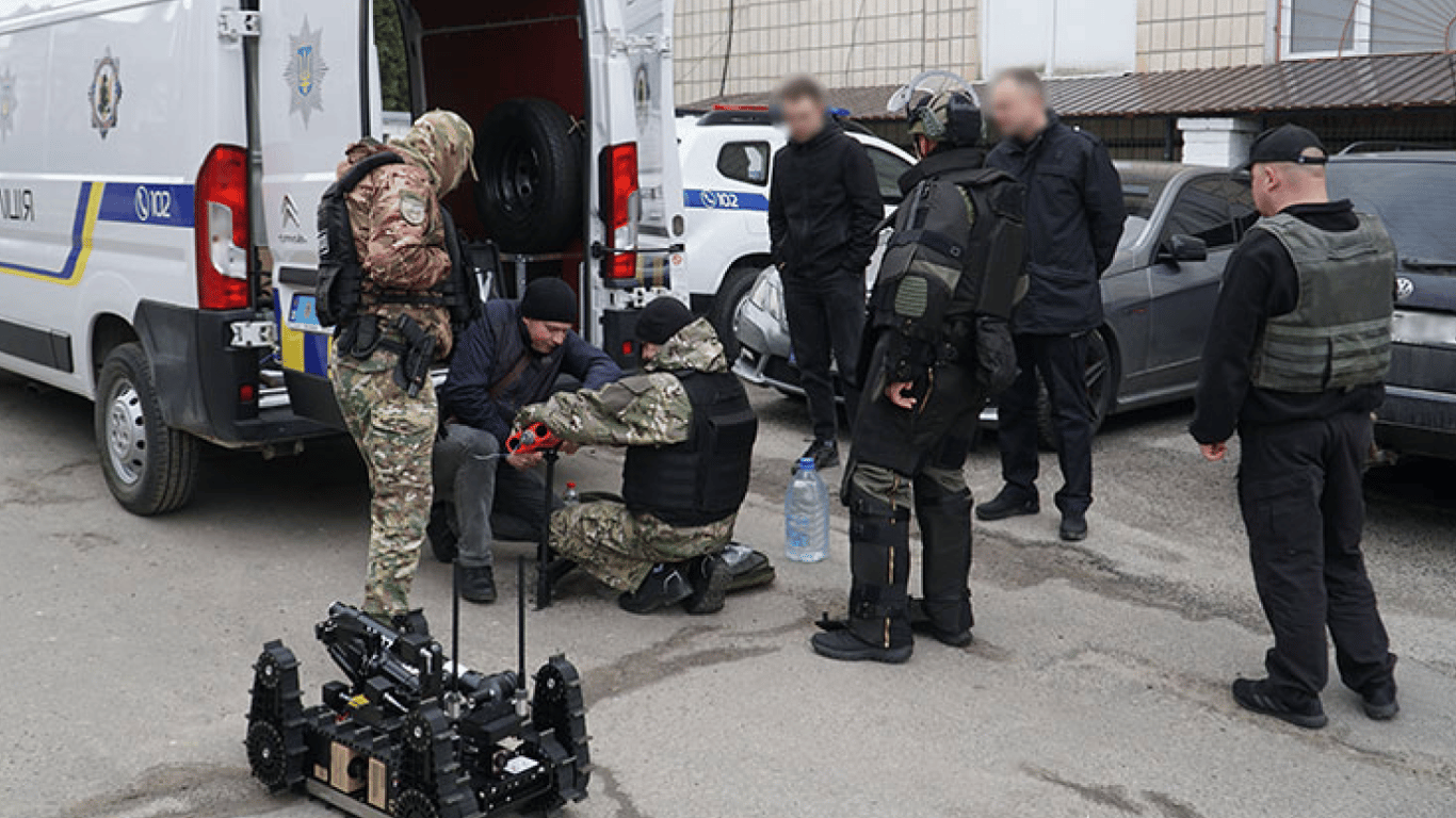 У Києві вибухнула посилка на пошті — є поранені