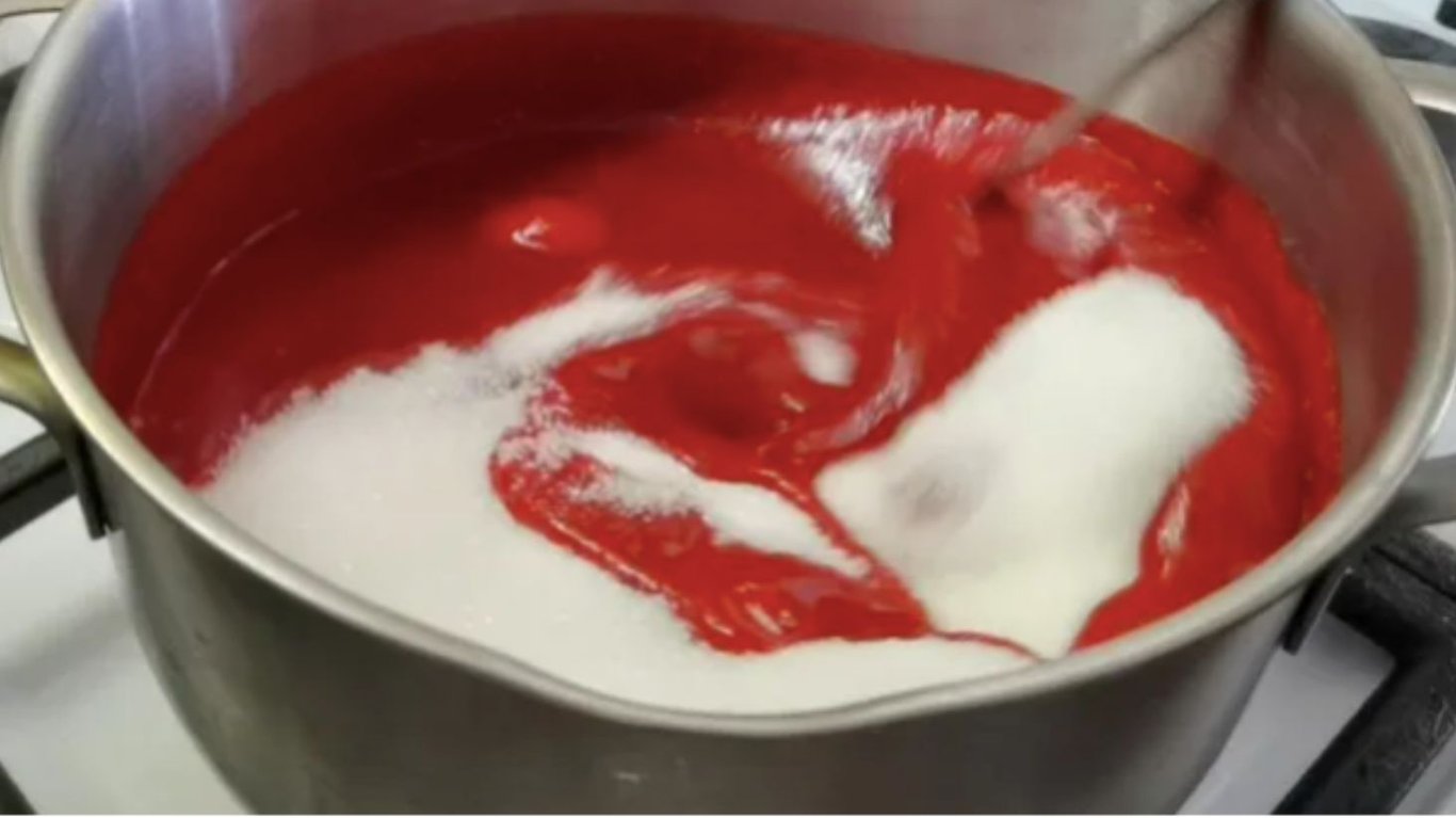 малина в кастрюле