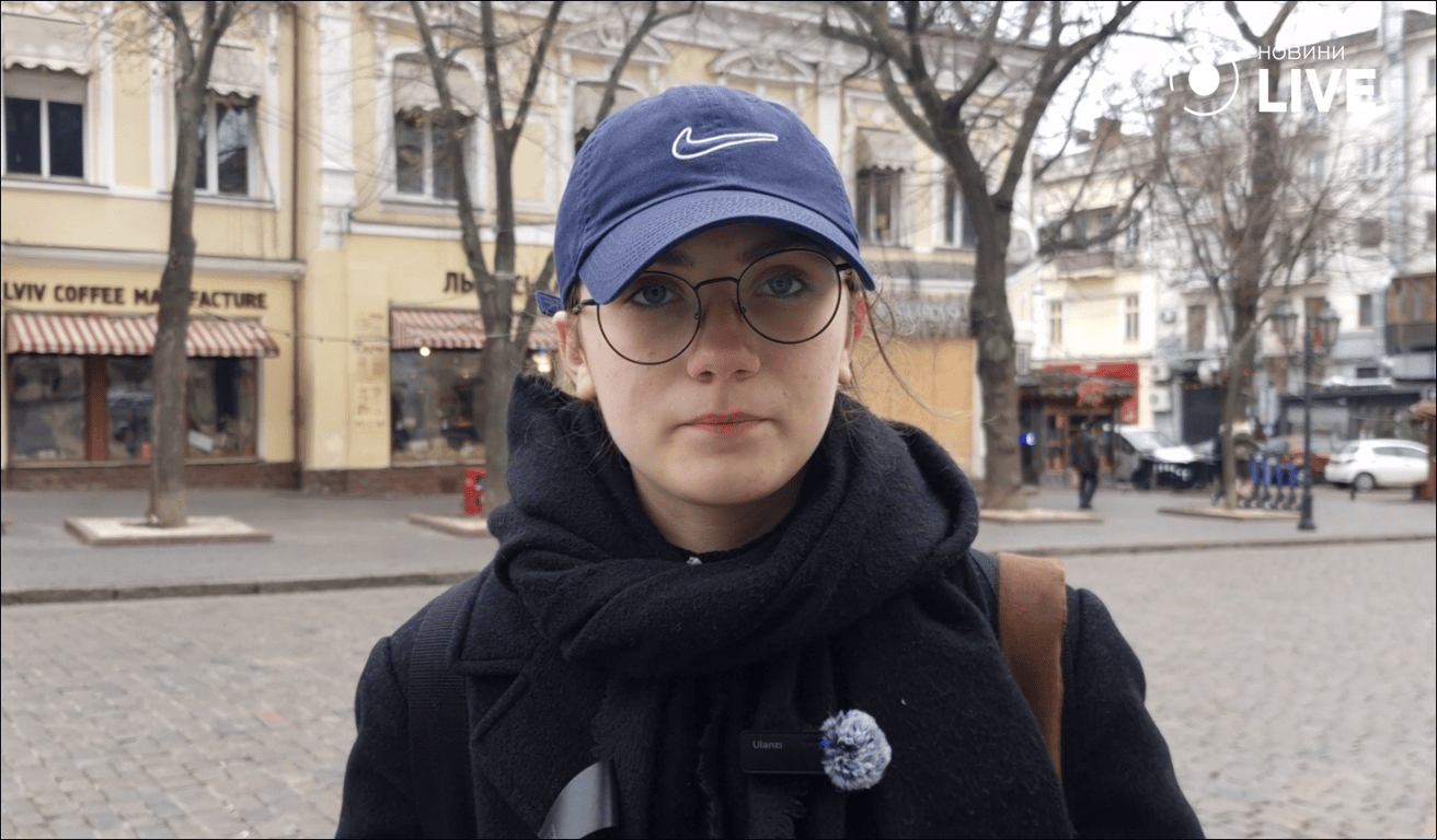 Праздник приближается — в центре Одессы устанавливают елку - фото 3