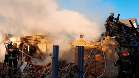 На Київщині вночі лунали вибухи — кілька будівель зазнали пошкоджень - 290x160