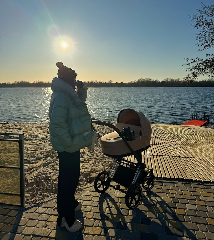 Жена Позитива с дочкой