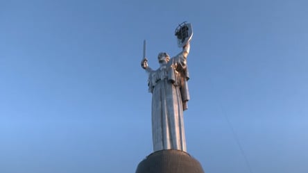 У Києві встановлюють тризуб на монумент "Батьківщина-Мати" - 285x160