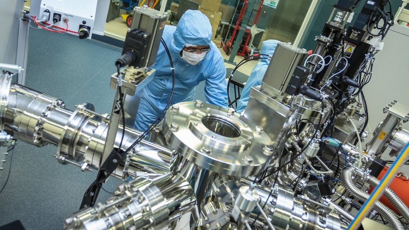 Австралийцы создали первый в мире квантовый аккумулятор: фото