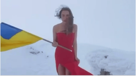 Девушка устроила фотосессию во время метели на горе Поп Иван - 285x160