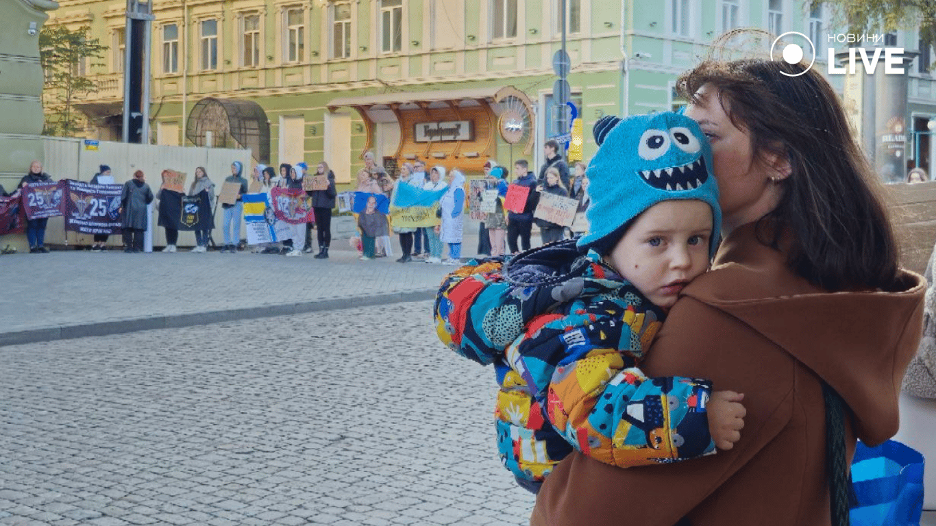 Полон вбиває кожен день акції — в Одесі продовжуються акції на підтримку "Азов" - фото 10