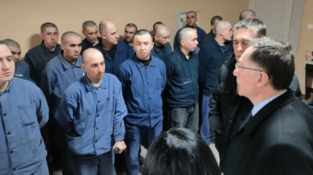 Шмыгаль ответил на петицию о запрете пленным россиянам звонить по телефону - 285x160